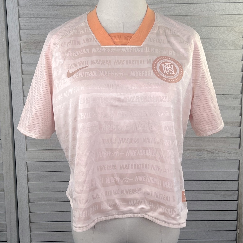 NIKE Football Club FC Women's Boxy Fit Reversible Cropped Jersey Top-Large